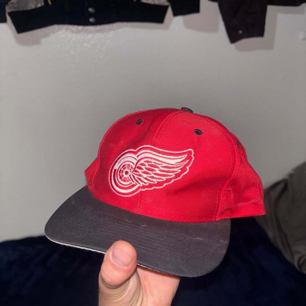 Logo 7 Detroit Red Wings NHL Vintage Snapback Hat